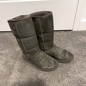UGG Women’s Classic Tall Size 7